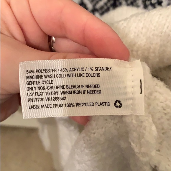 High collared sweater - Picture 3 of 3